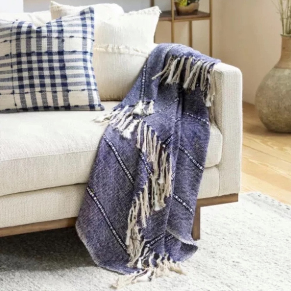 SURYA Galway GAA-1001 Decorative Navy & Cream Hand Woven Throw 50"W x 60”L